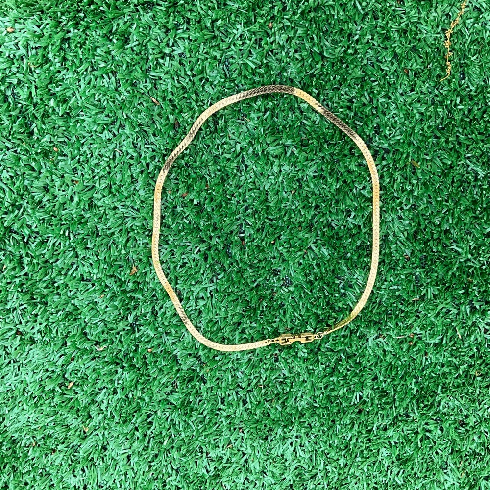 Givenchy gold-toned herringbone chain necklace. - Picture 2 of 10